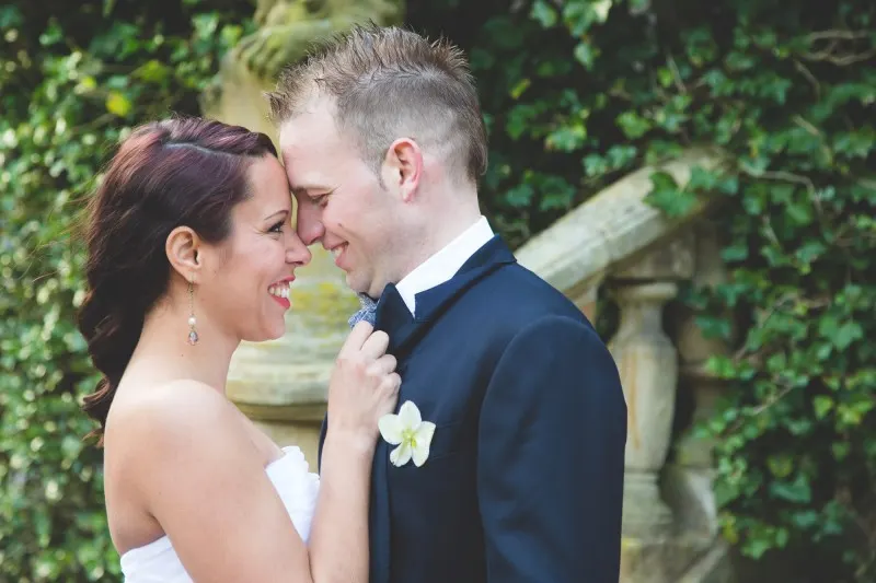 dutch bridal portraits, couple with foreheads touching in front of ivy